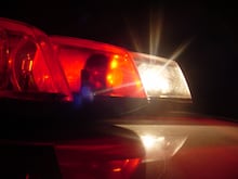 Vídeo: ‘Ladrão de peruca’ é preso novamente após perseguição e bater em quatro carros em BH