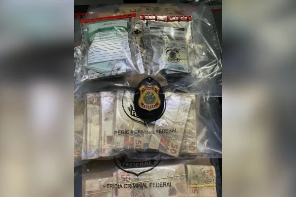 Corrupção: PF acha celular no esgoto e R$ 87 mil em buscas contra candidato
