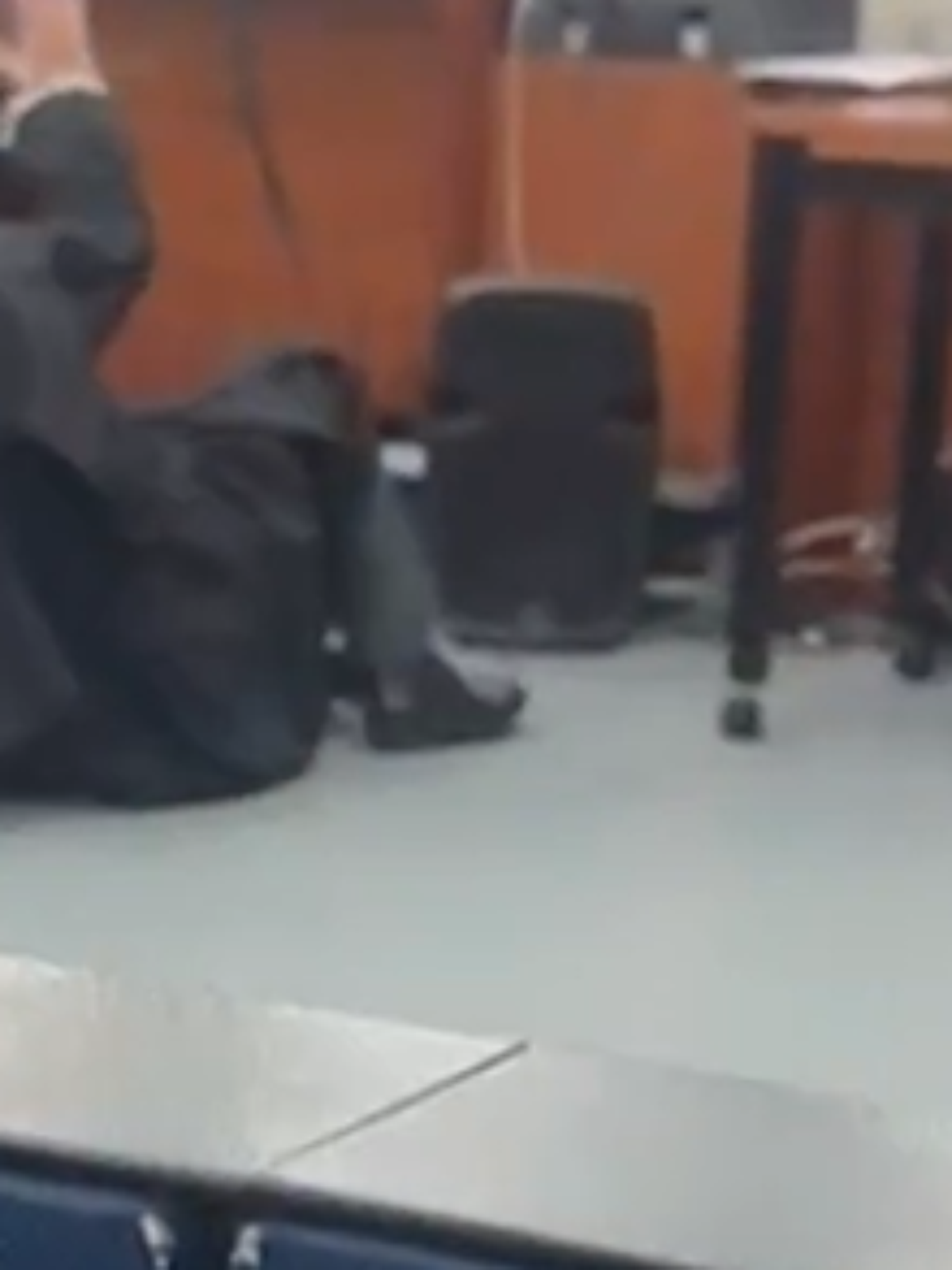 Tribunal do Júri é encerrado após promotor cair no chão e dizer ter sido empurrado por advogado em SP