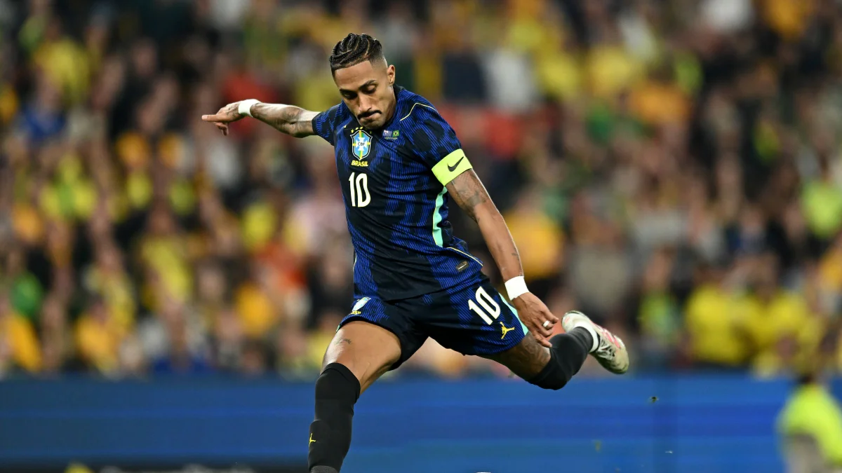 Raphinha não perde pênalti desde 2017 e tem 96% de aproveitamento