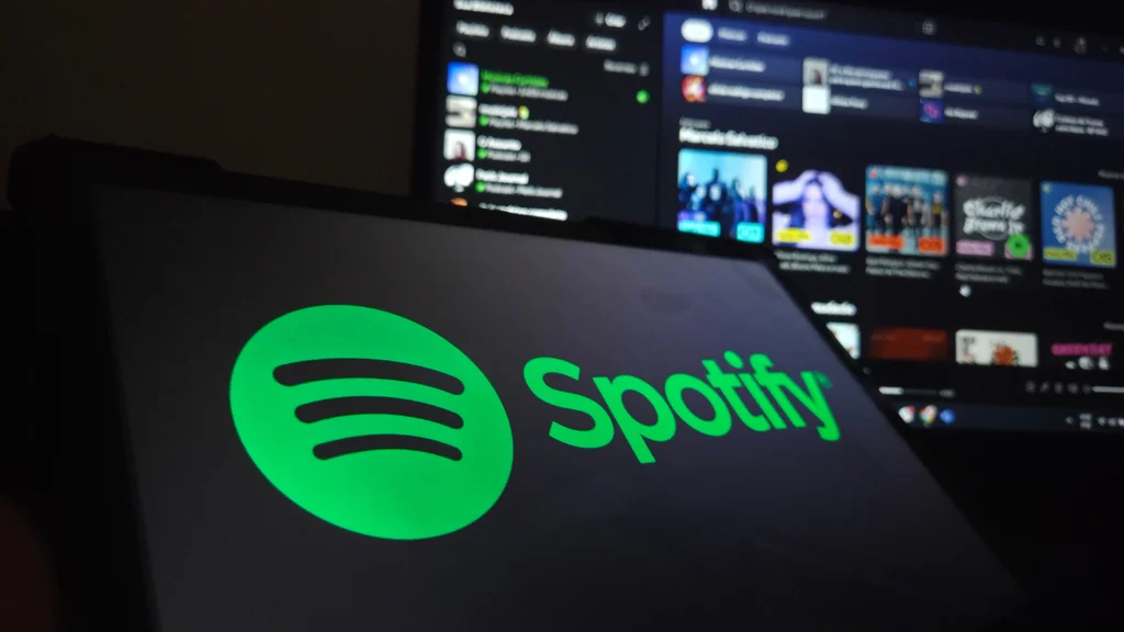 Spotify começa a restringir novos álbuns apenas a assinantes Premium