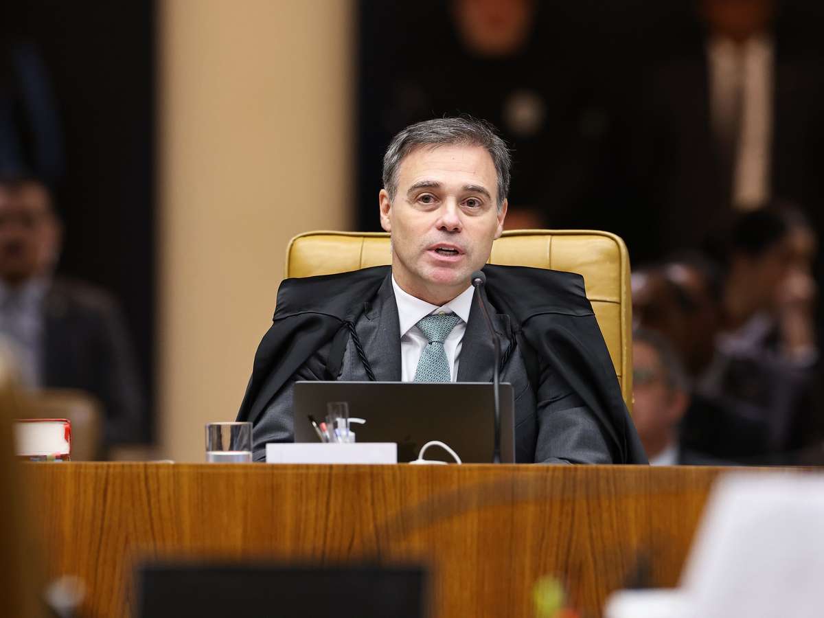 Mendonça determina que Antônio Tabet apague post com 'alusão' a Flávio Bolsonaro e Nossa Senhora Aparecida