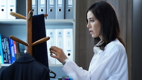 Volkan tem crise de ciúmes por Asya e provoca Turgay: ‘O que está fazendo na minha casa?’