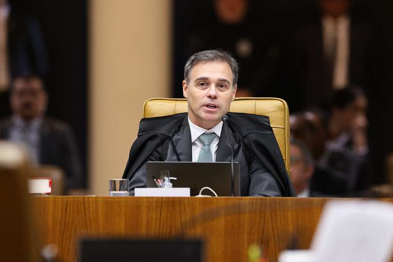 Mendonça determina que Antônio Tabet apague post com 'alusão' a Flávio Bolsonaro e Nossa Senhora Aparecida