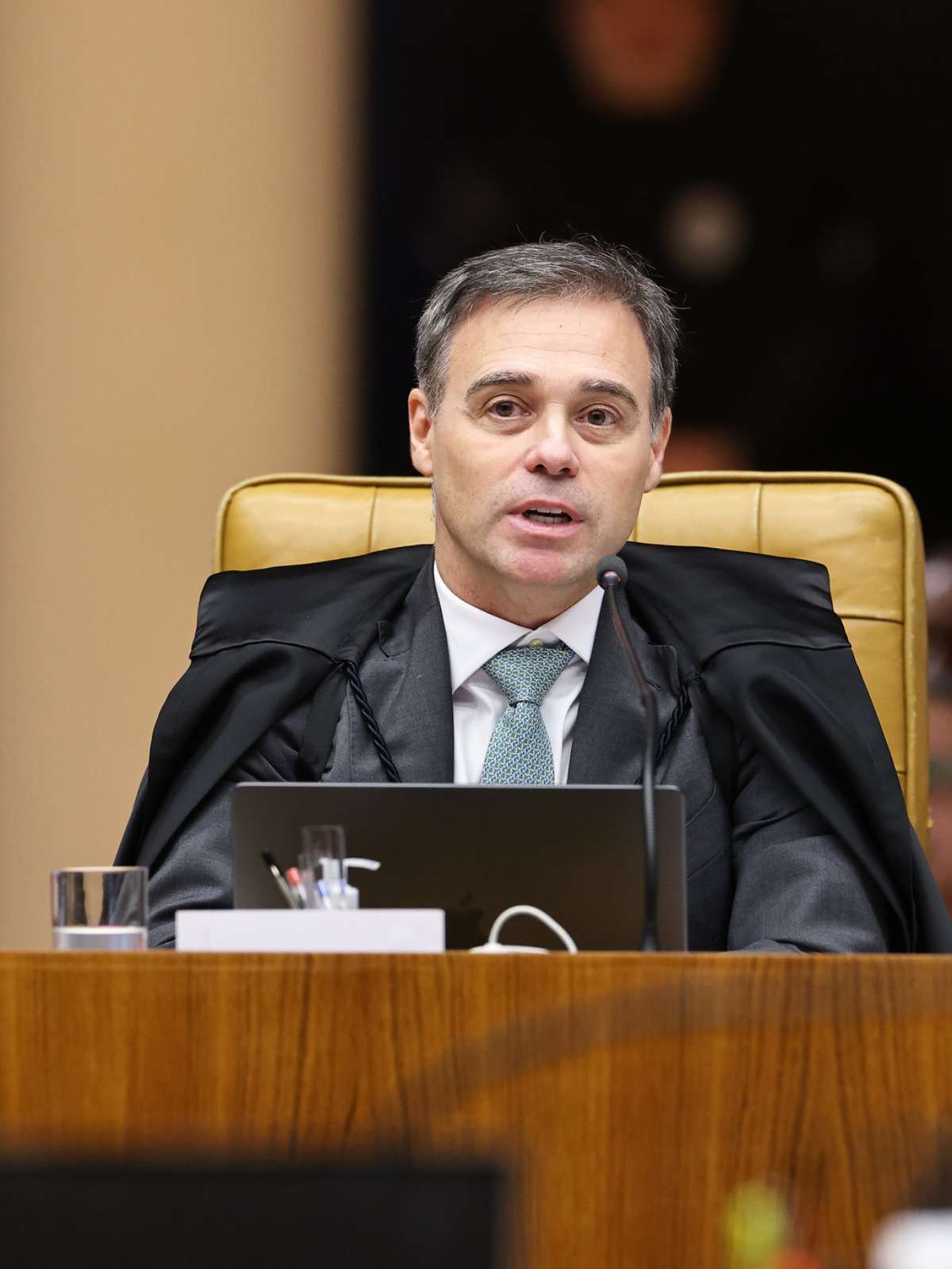 Mendonça determina que Antônio Tabet apague post com 'alusão' a Flávio Bolsonaro e Nossa Senhora Aparecida