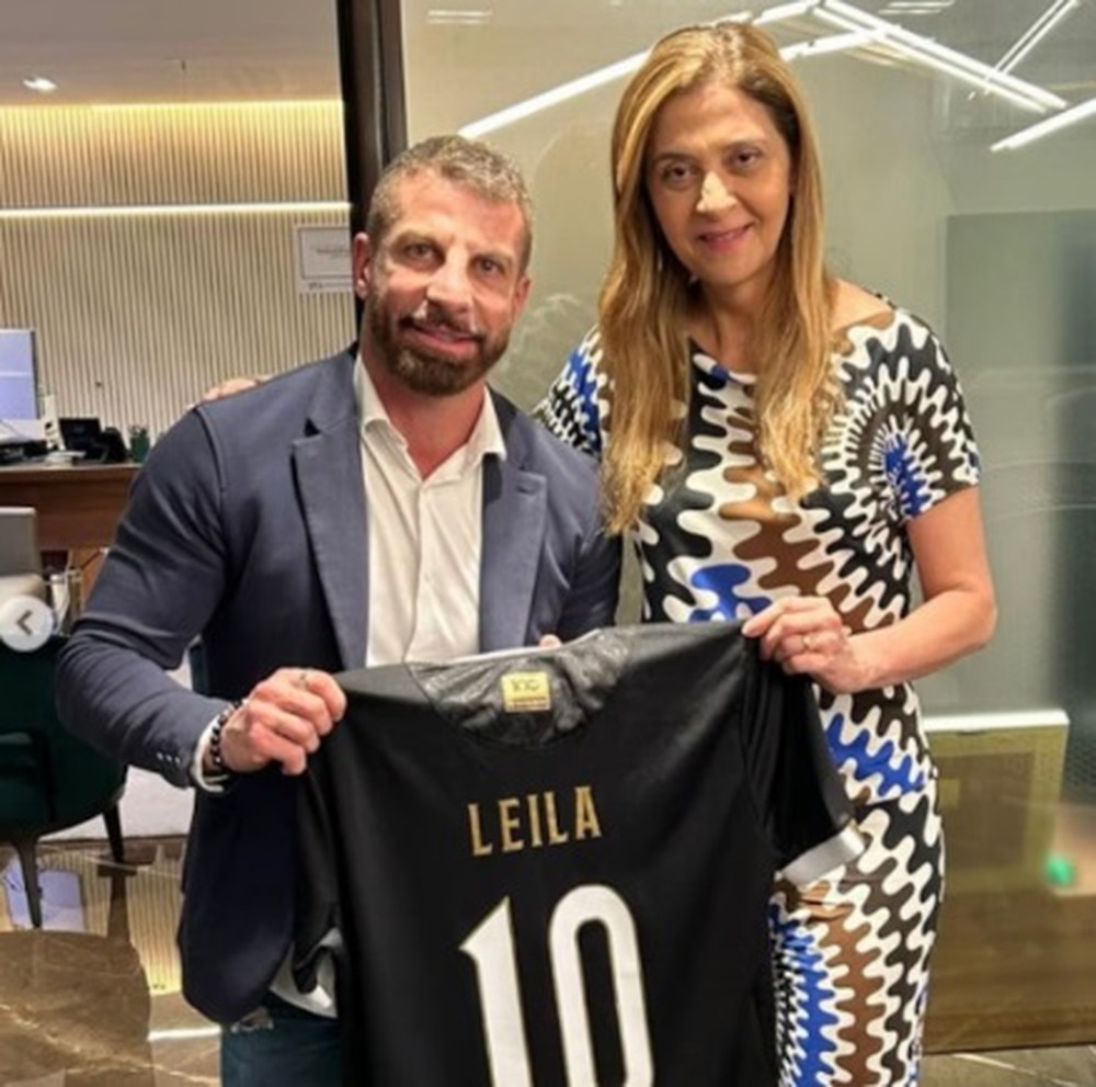 Pedrinho, presidente do Vasco, com Leila Pereira, do Palmeiras — Foto: Divulgação