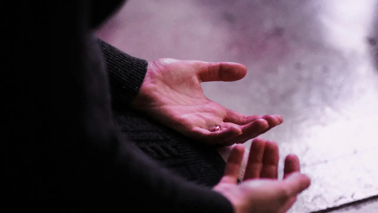 Ilustrasi pasrah, berserah, berdoa