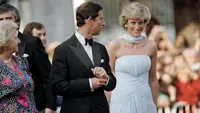 Saat Gaya Ikonik Putri Diana Direka Ulang dengan Ribuan Bunga