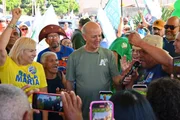 Arruda durante campanha na rua