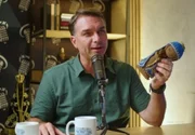 Flávio Bolsonaro fala para apoiadores em transmissão ao vivo