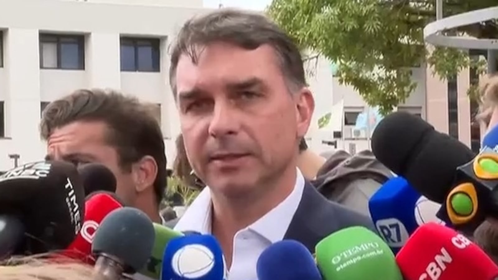 Flávio havia sido aconselhado por aliados a reconhecer o resultado das eleições Reprodução/Record News
