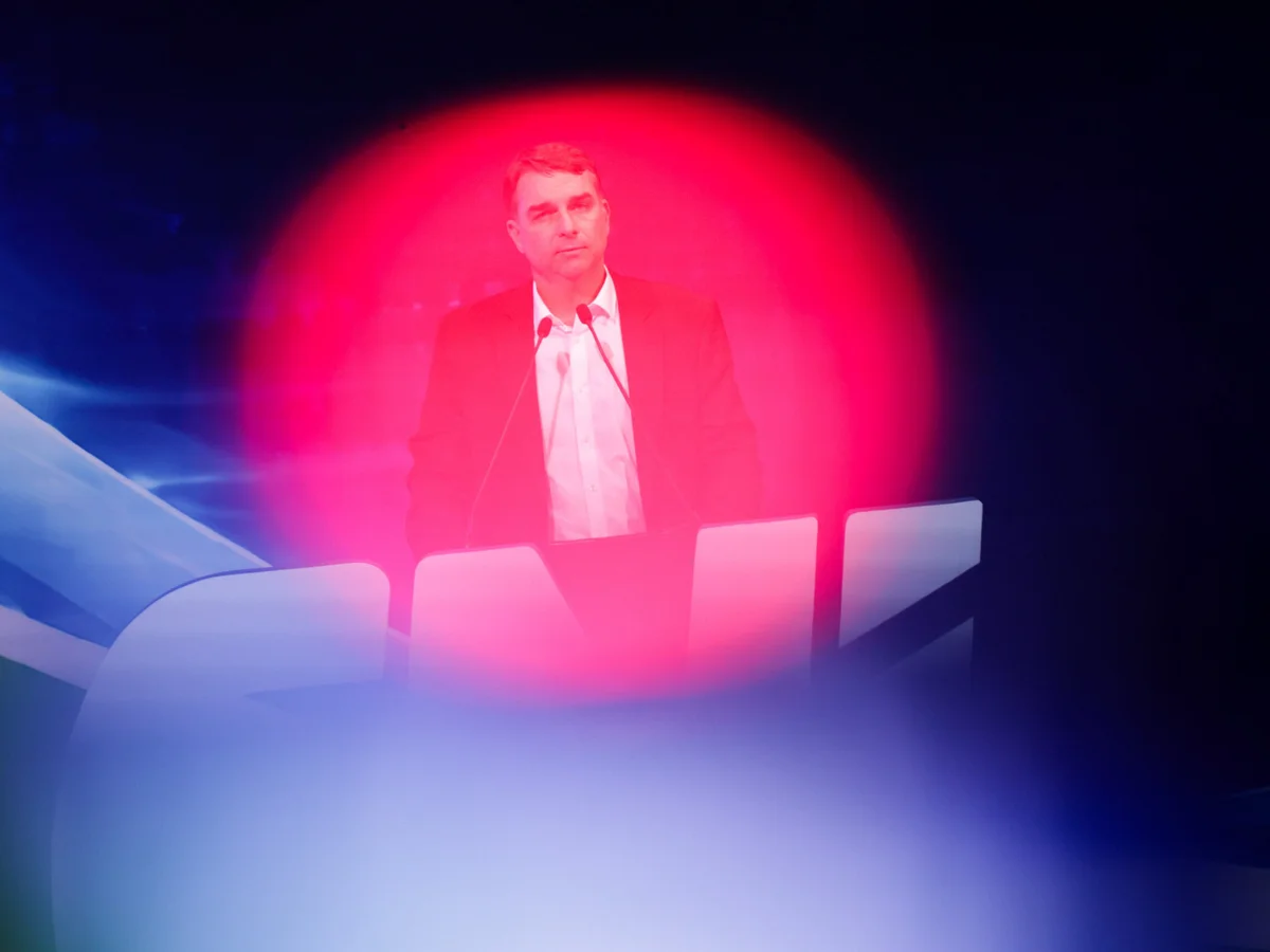 Flávio se prepara para ser alvo em debate na TV e PL avalia desgastes