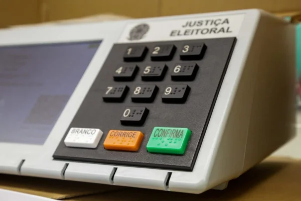 Eleições 2026: TRE-DF substituiu 12 urnas eletrônicas por falhas técnicas