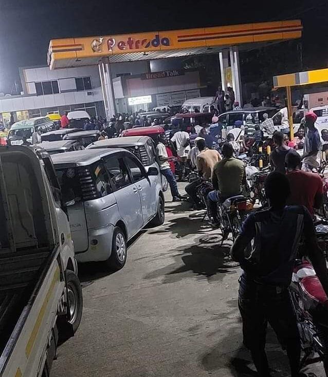 Imagem da matéria: Arquitetura de uma recuperação malauiana: Mutharika domou a inflação e barateu o milho – Ninguém avisou a bomba de gasolina