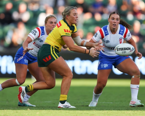 A Austrália esmagou a Inglaterra em uma vitória expressiva da Copa do Mundo de Rugby League feminino