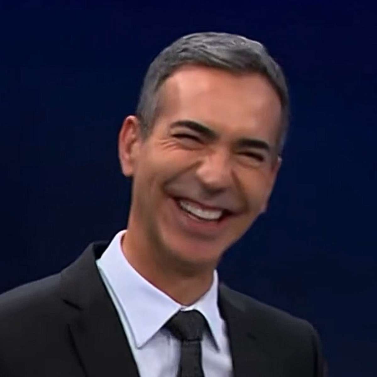 Risos de Tralli na apuração de votos e no ‘JN’ geram críticas por suposta inclinação política e desidratam sua popularidade