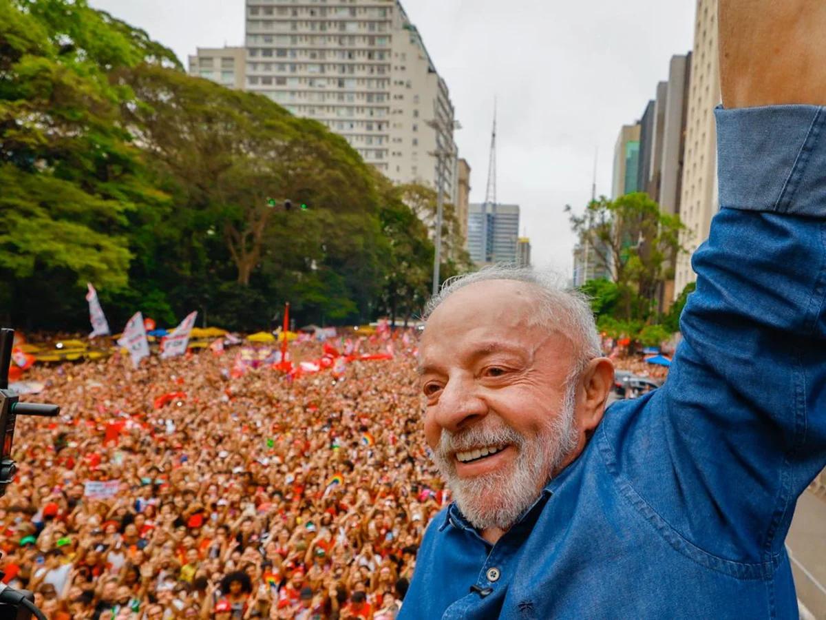 Lula aciona TSE contra Flávio e aliados por fake news sobre ato na Paulista