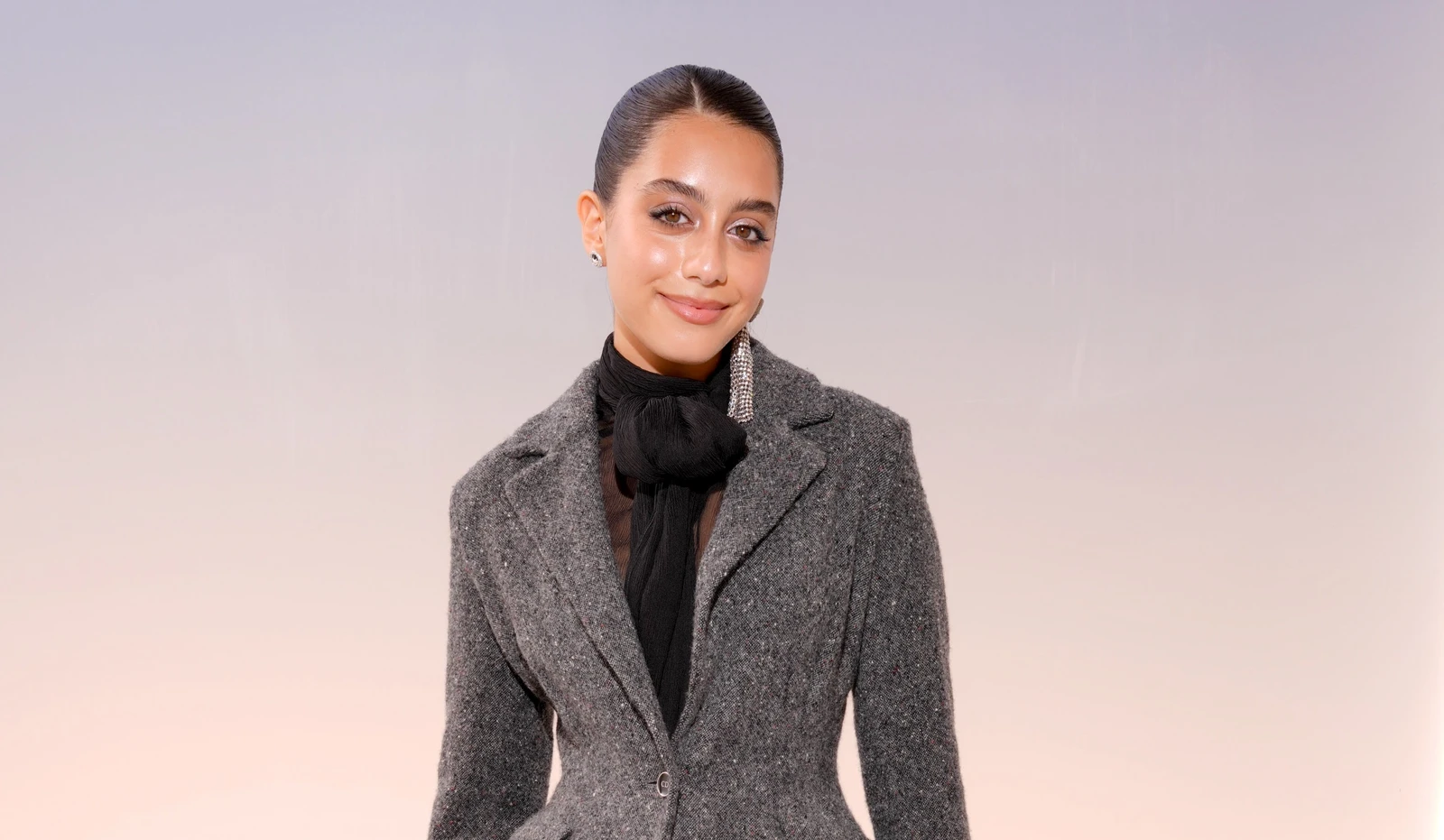A designer de moda saudita Alia Al-Salmi leva o patrimônio do Reino para o palco global