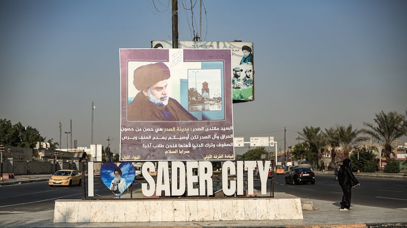 O clérico xiita Moqtada Al Sadr do Iraque busca uma postura de estadista com sua oposição às milícias após a retirada dos EUA