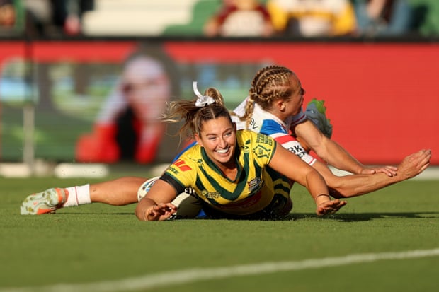 A Austrália esmagou a Inglaterra em uma vitória expressiva da Copa do Mundo de Rugby League feminino