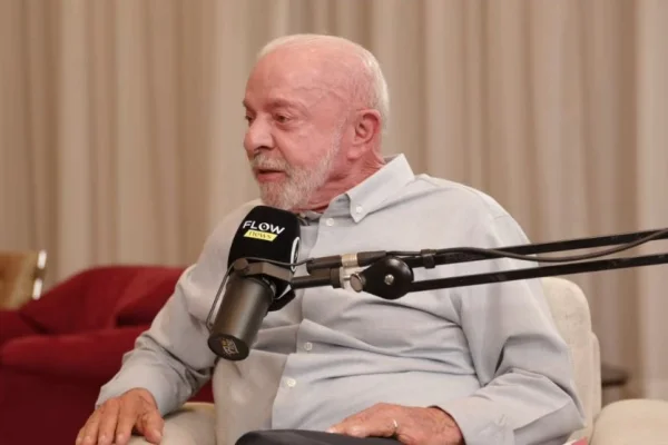 Lula justifica ida ao podcast Flow: "Gosto mais de você do que da Globo"