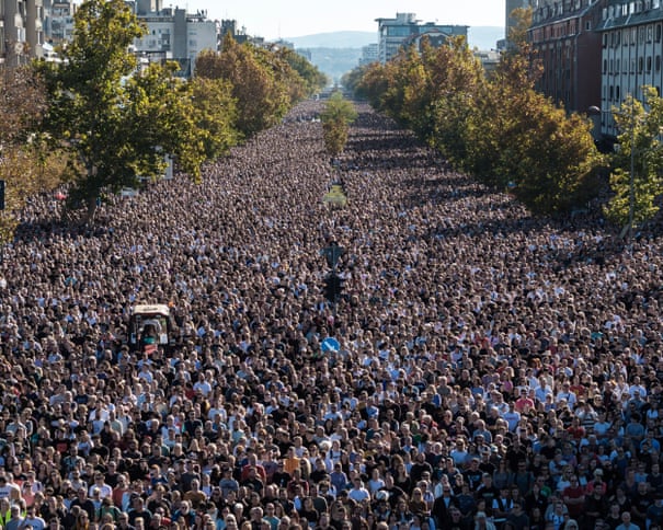 Um movimento de protesto da geração Z pode estar prestes a derrubar o forte homem da Sérvia. Veja por que isso vai abalar a Europa