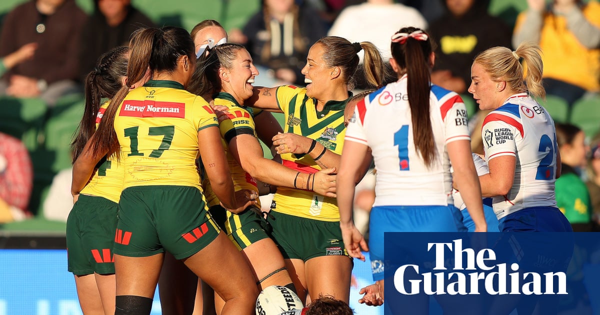 A Austrália esmagou a Inglaterra em uma vitória expressiva da Copa do Mundo de Rugby League feminino