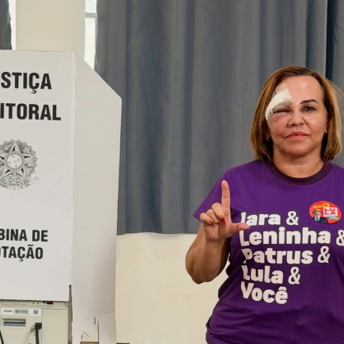 Vereadora do PT ferida com tijolada vota em MG: "Meu voto carrega coragem"