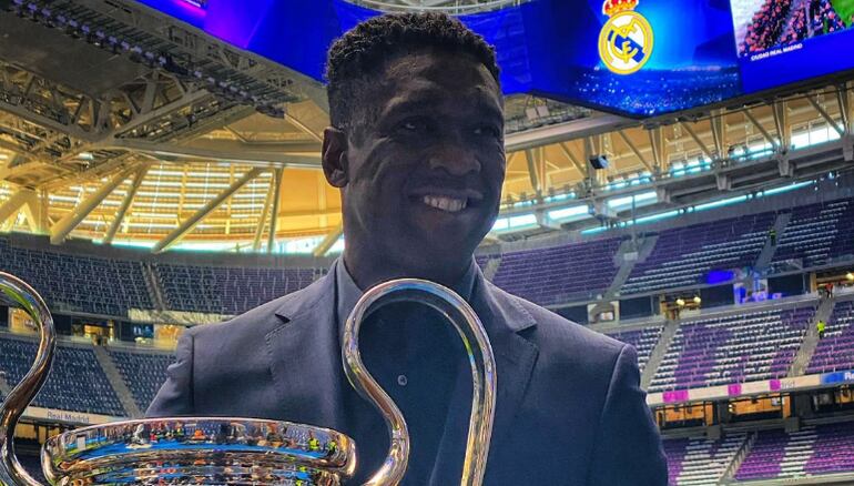 Seedorf chega hoje ao Corinthians com desafios dentro e fora de campo para evitar rebaixamento
