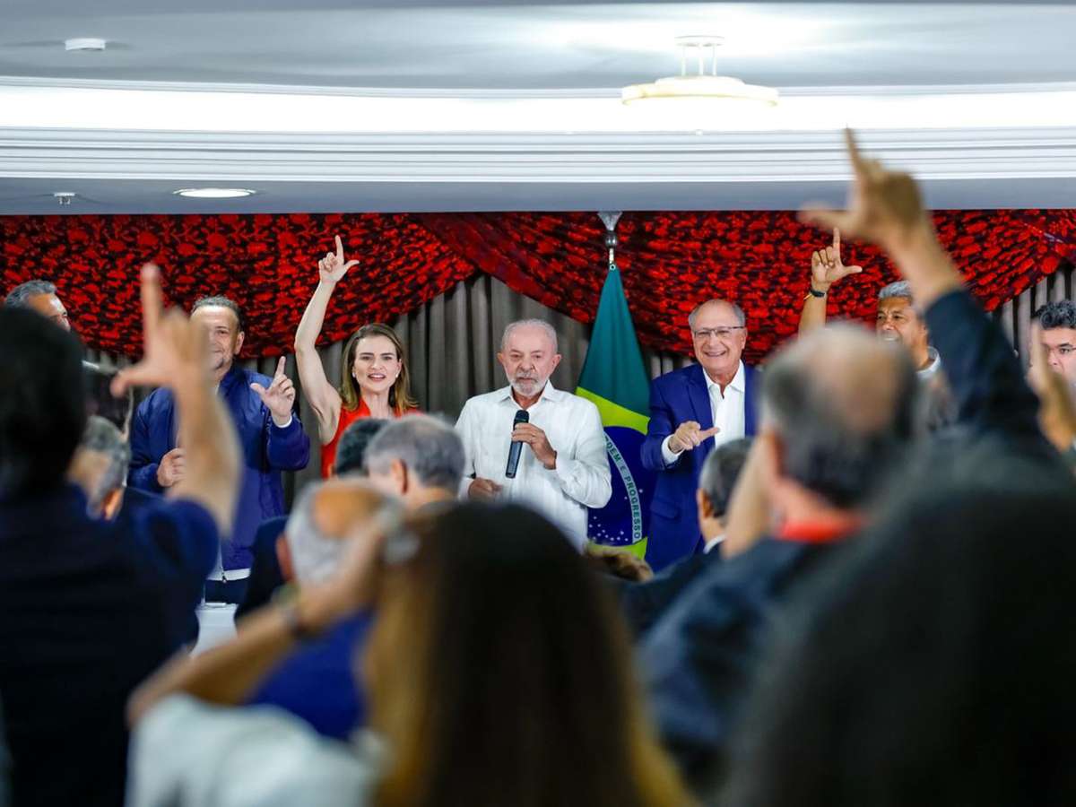 Reduto do PT, Lula inicia campanha de 2º turno sem palanque formal em PE, AL e MA
