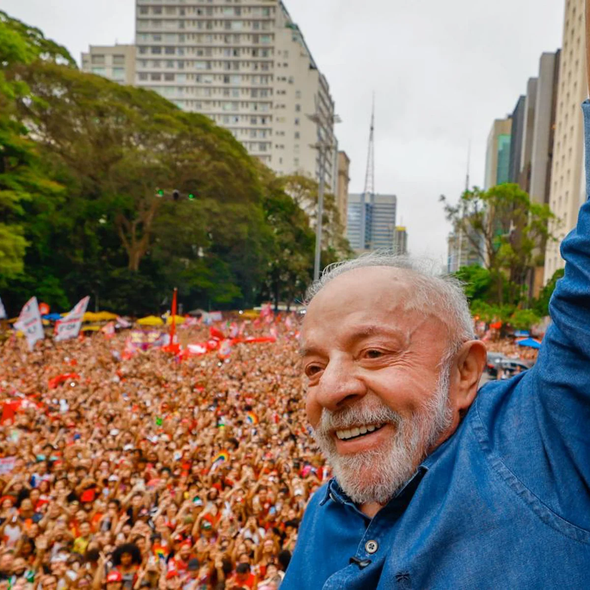Lula aciona TSE contra Flávio e aliados por fake news sobre ato na Paulista