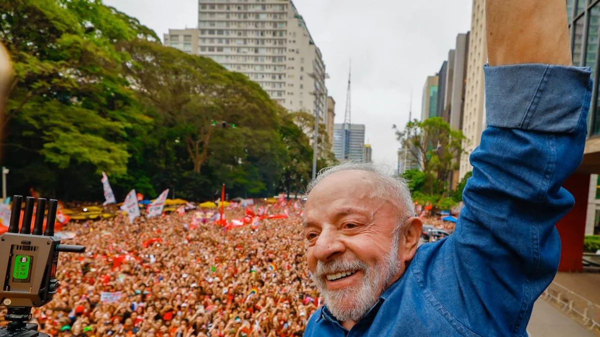 Lula aciona TSE contra Flávio e aliados por fake news sobre ato na Paulista