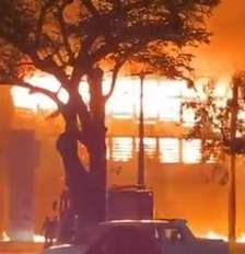 Incêndio tomou o antigo prédio da Diretoria de Inovação e Empreendedorismo (Dine) da UFPE. Foto: Reprodução / Portal de Prefeitura