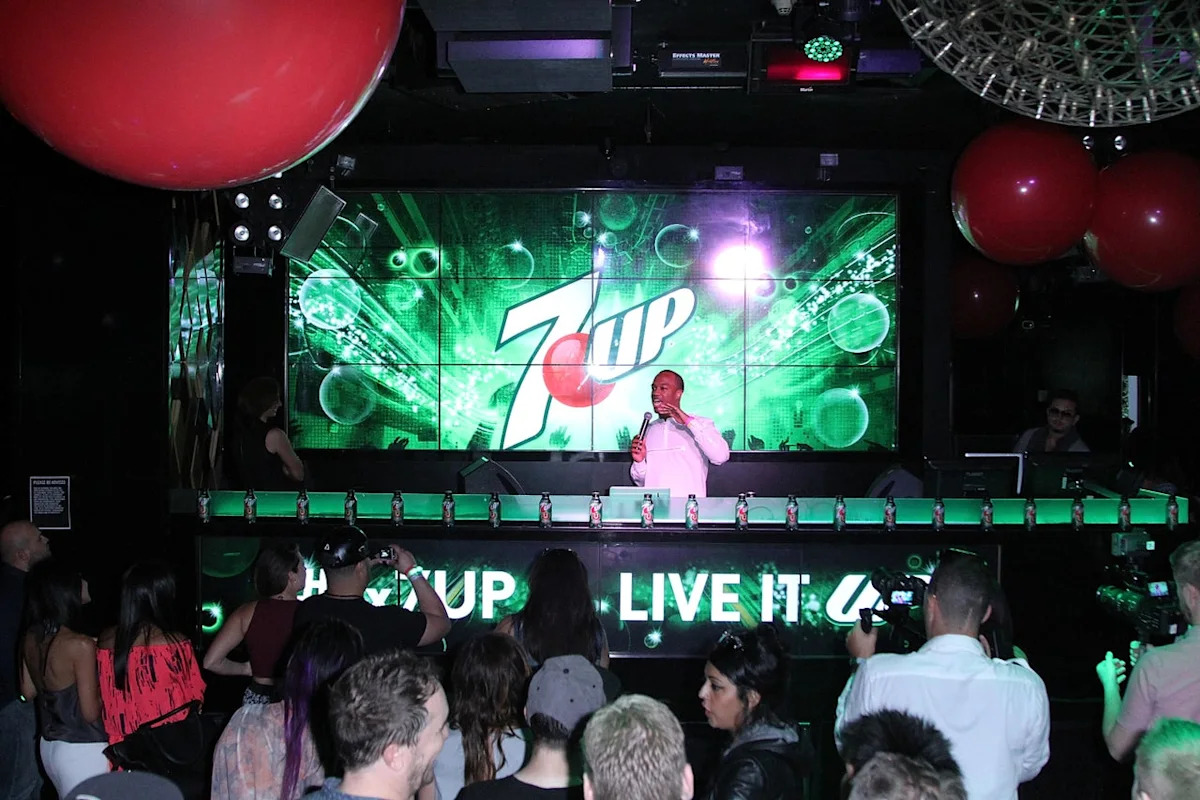 A 7UP lança um sabor nostálgico nos EUA que o levará de volta à sua infância