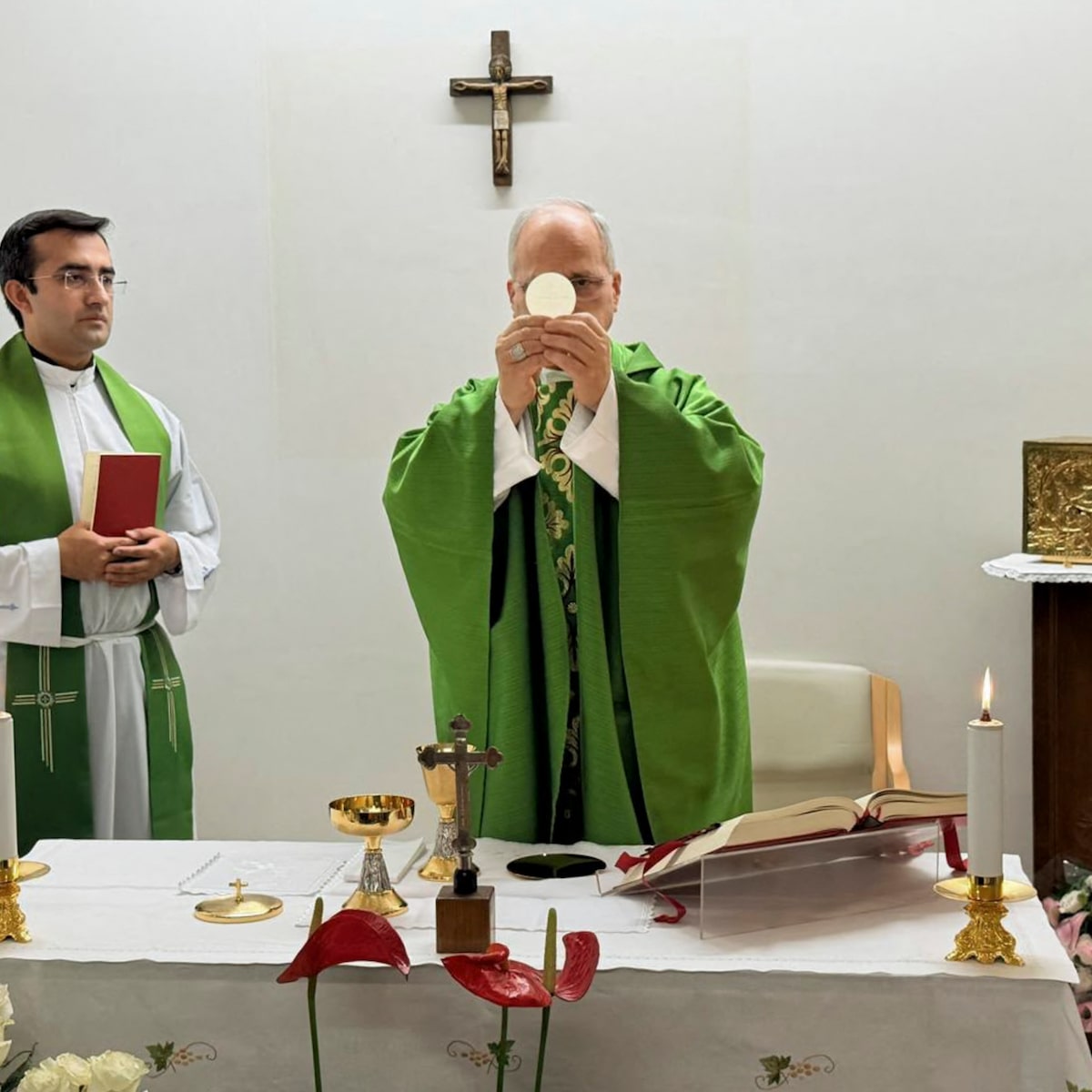 Vaticano publica 1ª imagem do papa após cirurgia; Leão XIV deve aparecer em público no domingo