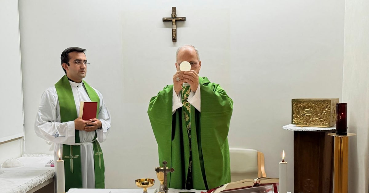 Vaticano publica 1ª imagem do papa após cirurgia; Leão XIV deve aparecer em público no domingo