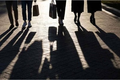 Bergelar isteri kepada pemimpin dunia bukan sekadar menjadi tulang belakang kepada tokoh berpengaruh malah kehidupan, penampilan dan kegiatan mereka turut menjadi sorotan masyarakat.