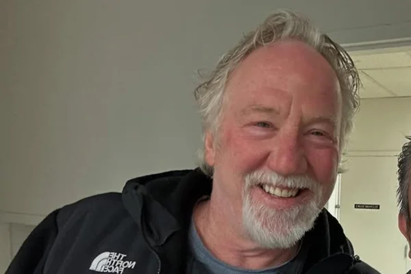 Juiz anula processo por abuso sexual infantil contra ator Timothy Busfield