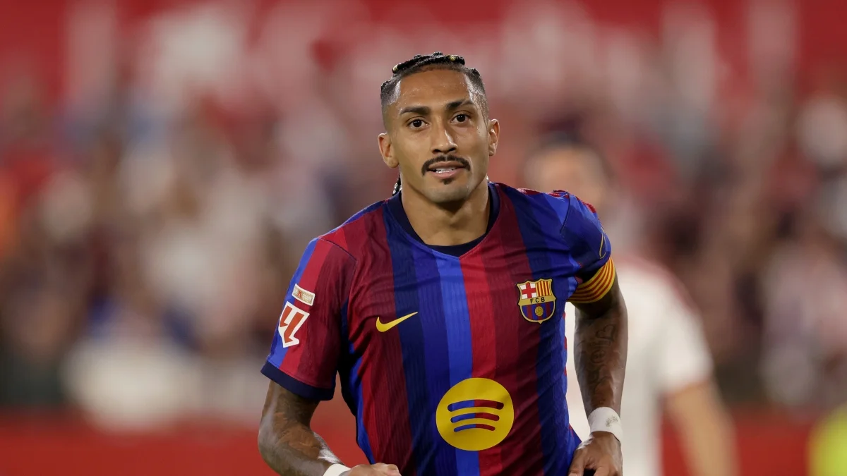 Raphinha renova com Barcelona até 2030 e terá aumento salarial