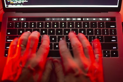 Autoridades de aplicação da lei investigam substâncias suspeitas enviadas por correio para múltiplos escritórios eleitorais e congressionais