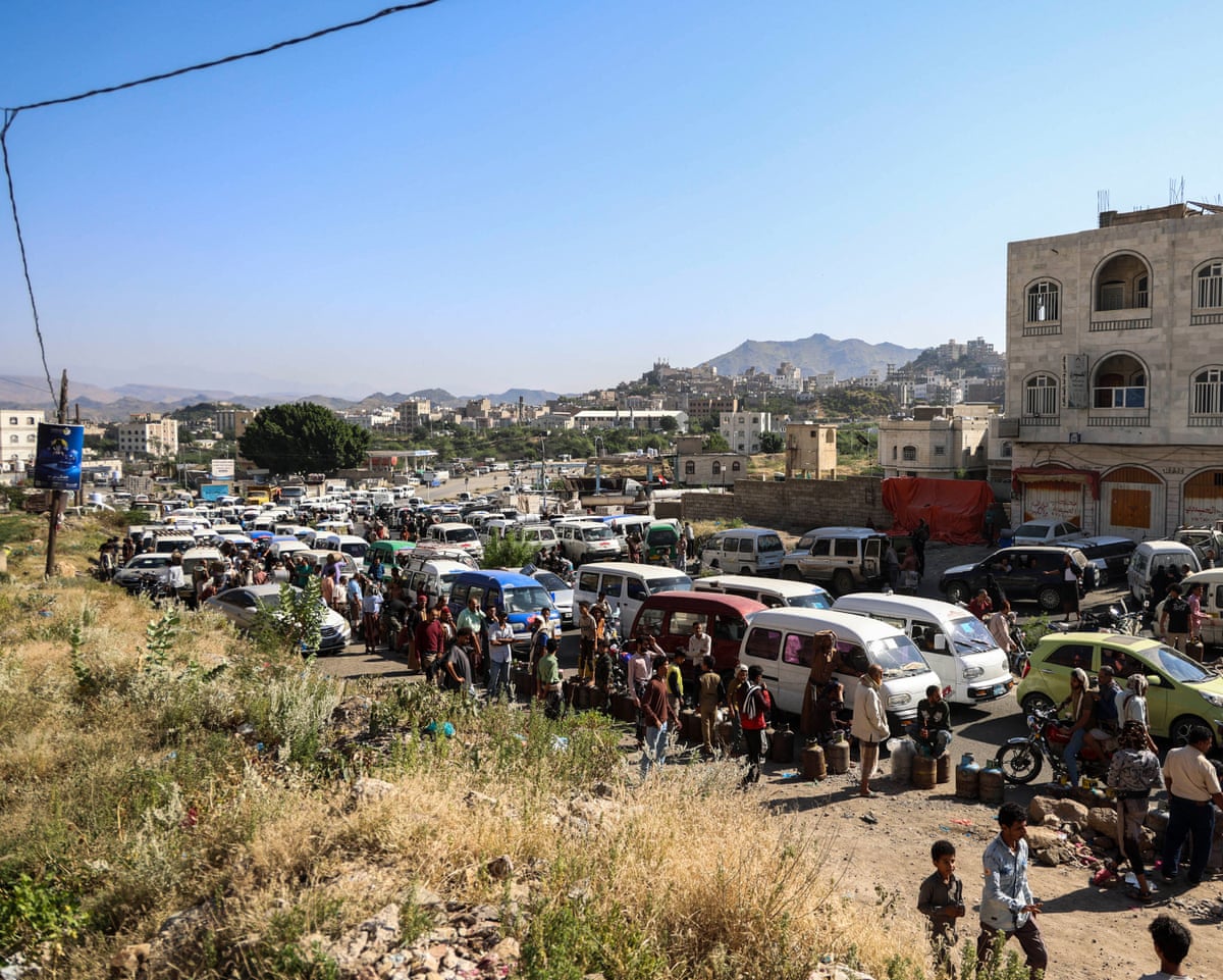 Ataque dos Houthis mata 53 pessoas na maior perda única de vidas desde o reinício da guerra civil no Iêmen