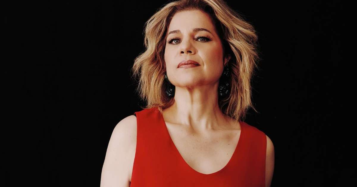 Isabel Teixeira relata desespero ao saber que precisaria retirar as mamas: '90% de chance de ter câncer'