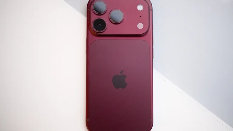 Bateria do novo iPhone dura bem mais que de Galaxy; assista ao teste