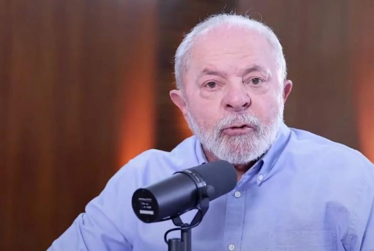 Lula afirmou nesta terça-feira (28/7) que a intenção do governo é fechar “quase todos os clubes de tiro” do Brasil. Segundo o presidente, apenas os clubes voltados para militares e forças policiais devem permanecer abertos. A limitação nos horários de funcionamento dos clubes de tiro foi uma das medidas estabelecidas pelo novo decreto das armas, assinado por Lula na sexta-feira (24/7). O decreto também endureceu os critérios para abertura de novos clubes. A orientação para fechamento dos clubes