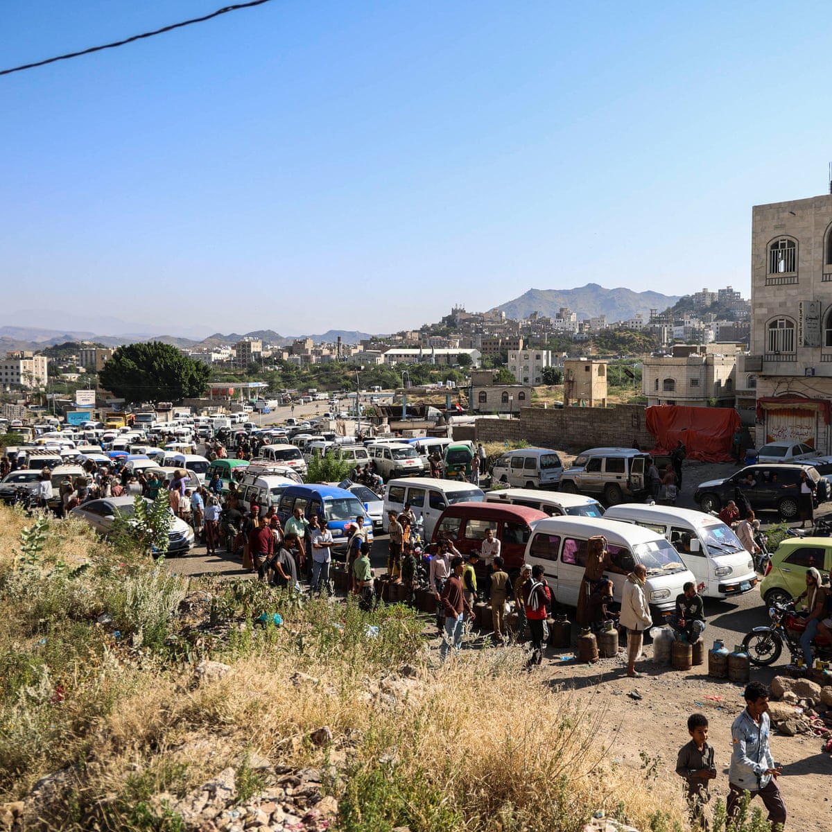 Ataque dos Houthis mata 53 pessoas na maior perda única de vidas desde o reinício da guerra civil no Iêmen