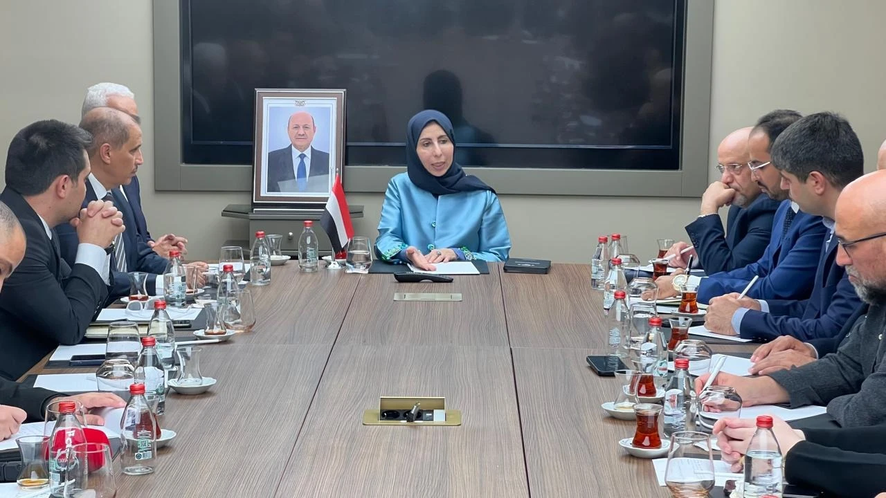 Al-Alimi: Houthis combinam as ferramentas de todas as organizações terroristas
