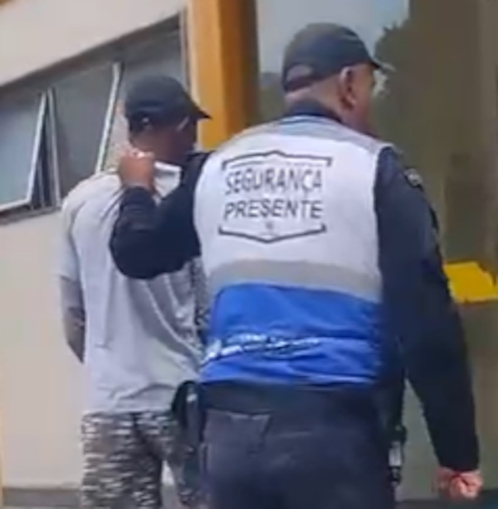 Jovem infrator foi detido por agentes do Segurança Presente em motopatrulha Reprodução/Segurança Presente