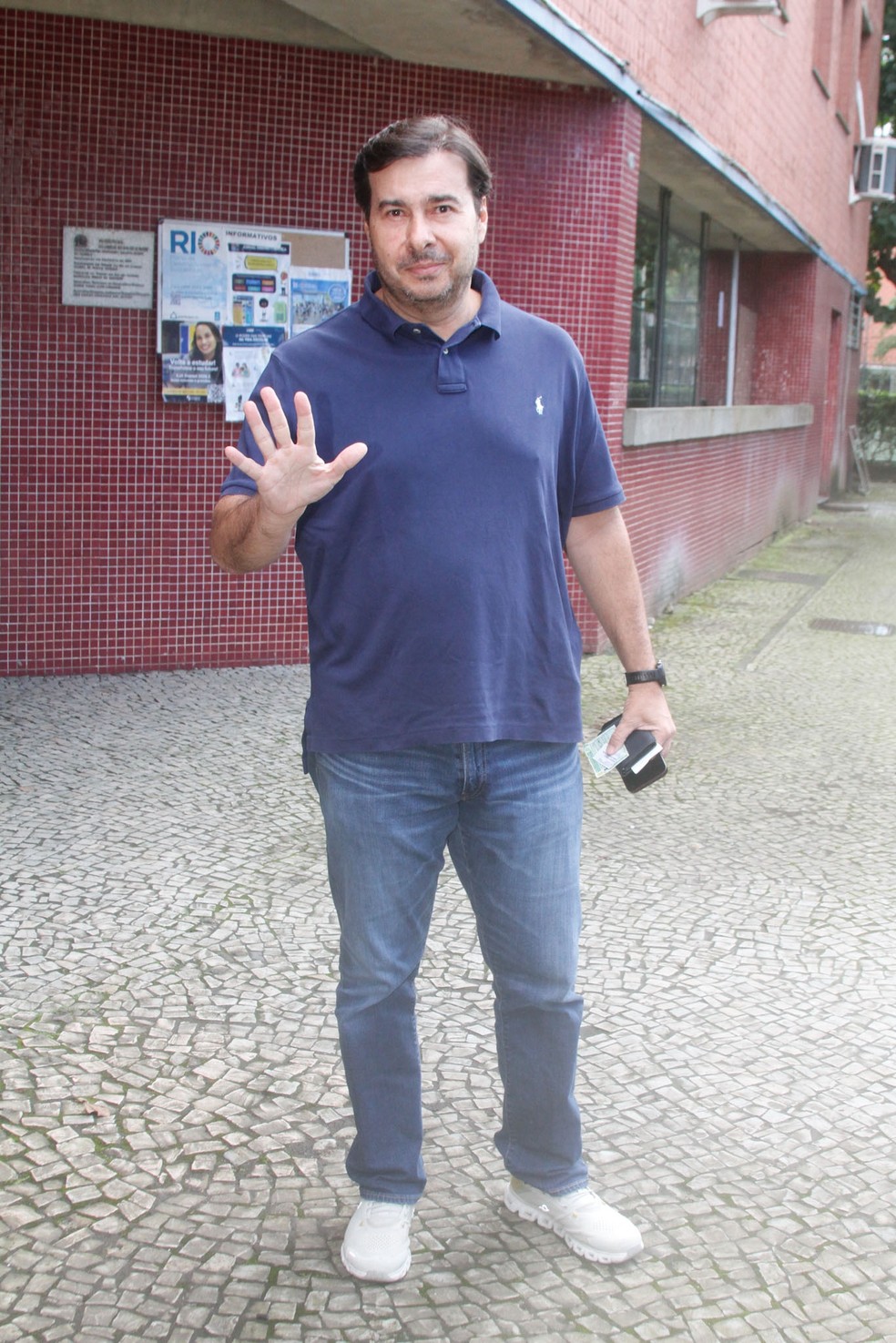 Famosos vão às urnas no 1º turno das Eleições 2026; veja fotos