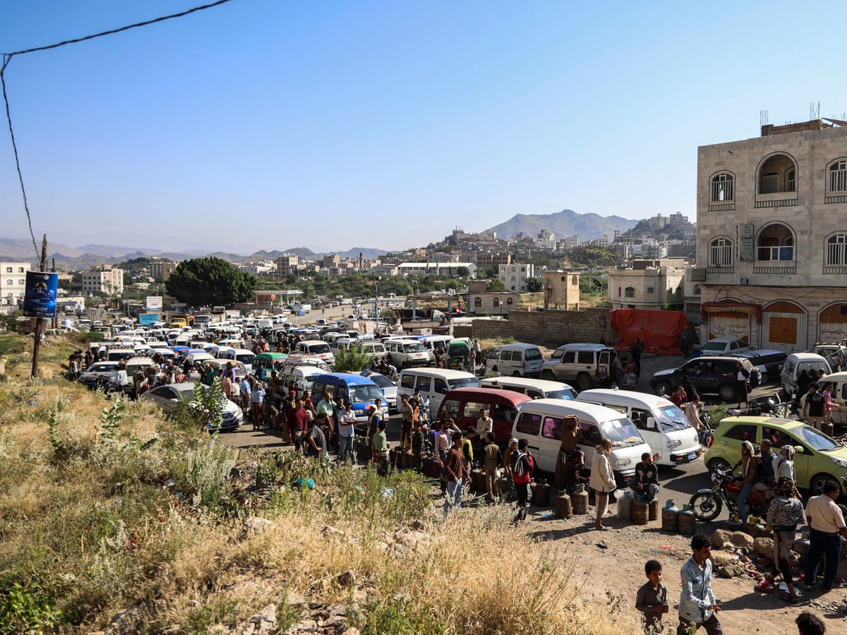 Ataque dos Houthis mata 53 pessoas na maior perda única de vidas desde o reinício da guerra civil no Iêmen