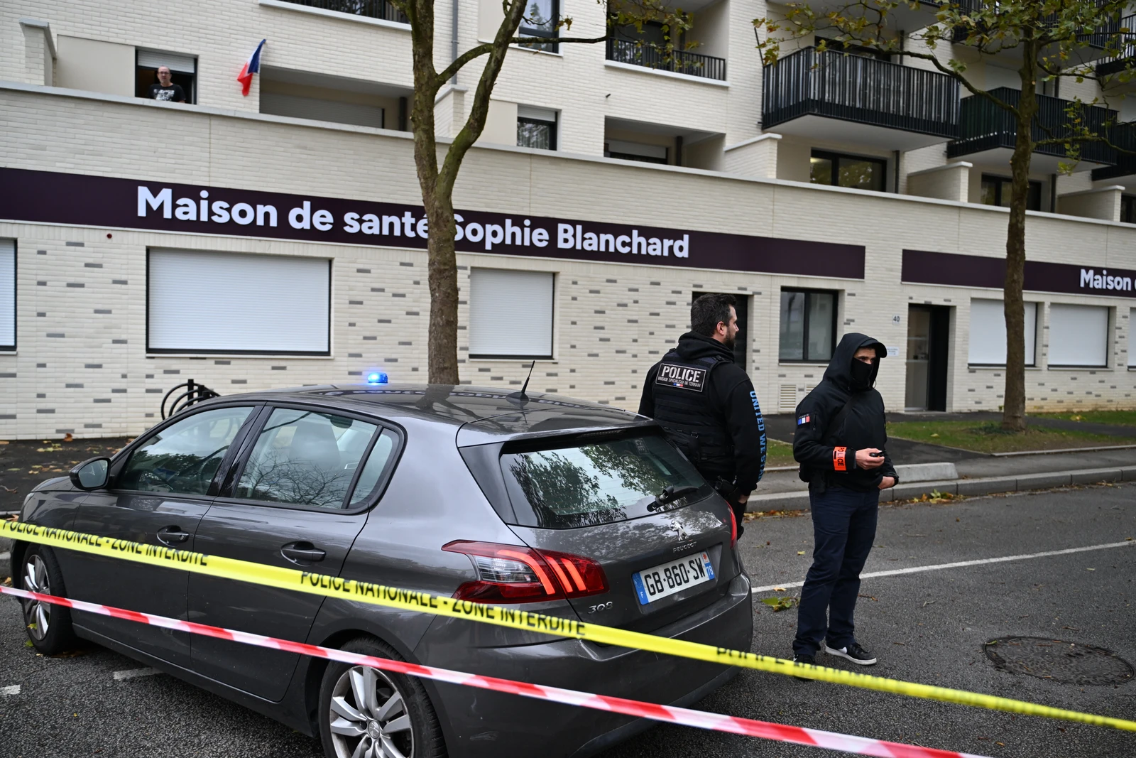 A França estende a detenção do suspeito de atirador racista